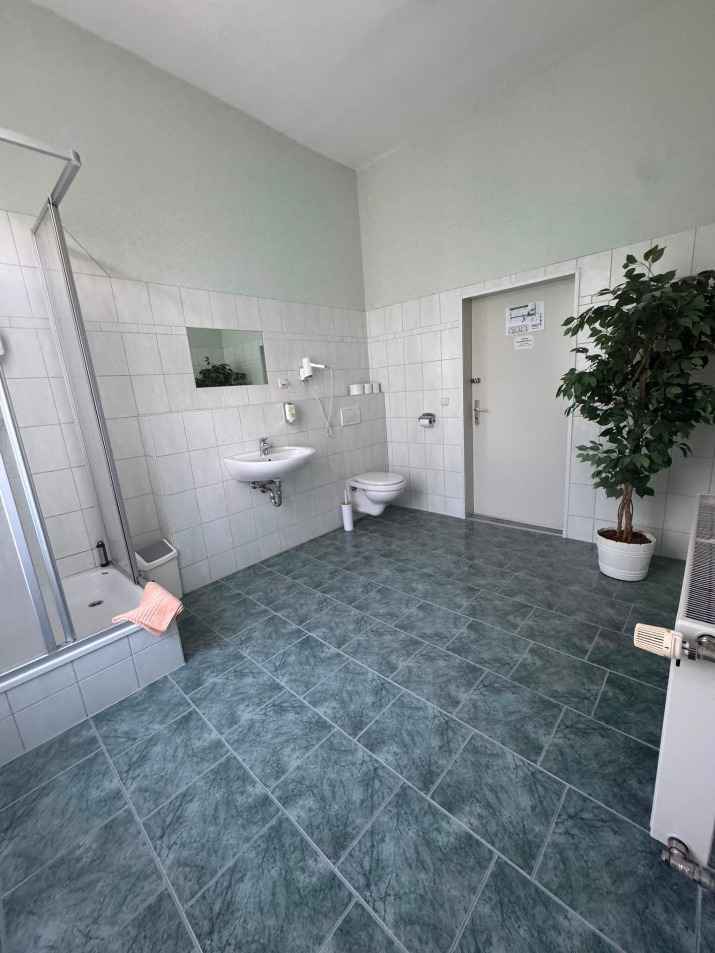 Einzelzimmer mit Gemeinschaftsbad – Detail